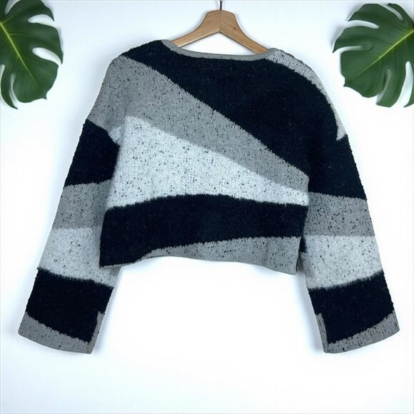 Willow & Wind Geo Striped Fuzzy Knit Sweater - Picture 3 of 10